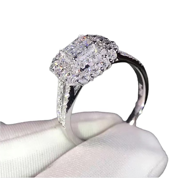 Mini Stone Zircon Diamond Ring - Picture 2 of 8